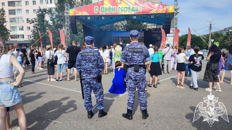 Росгвардейцы обеспечили охрану правопорядка во время проведения праздничных мероприятий во Владимирской области
