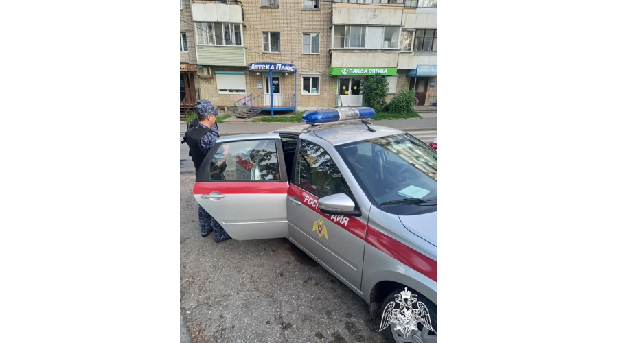 Во Владимире росгвардейцы задержали мужчину, незаконно проникшего в магазин