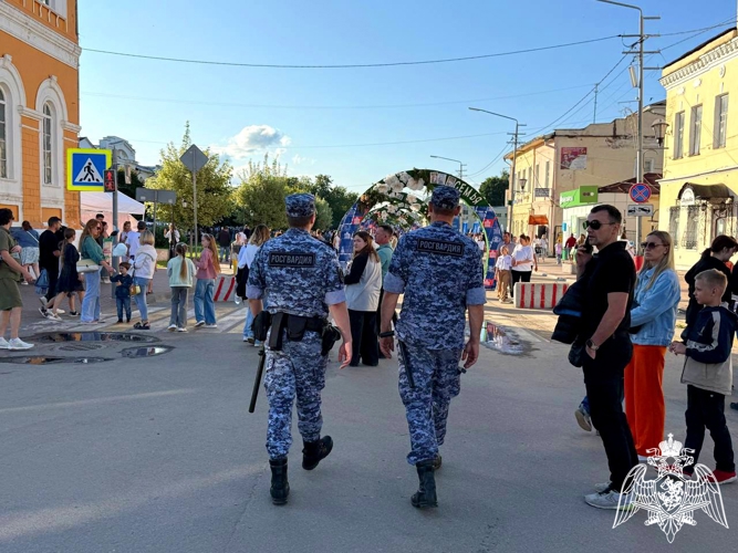 Росгвардейцы обеспечили охрану общественного порядка во время праздничных мероприятий в честь святых Петра и Февронии во Владимирской области