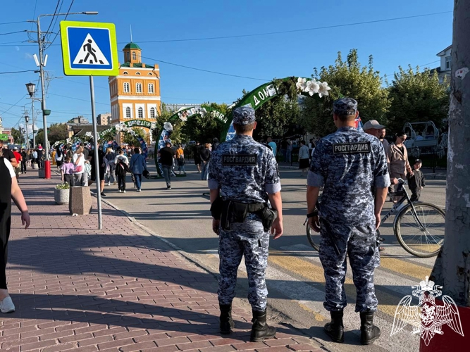 Росгвардейцы обеспечили охрану общественного порядка во время праздничных мероприятий в честь святых Петра и Февронии во Владимирской области