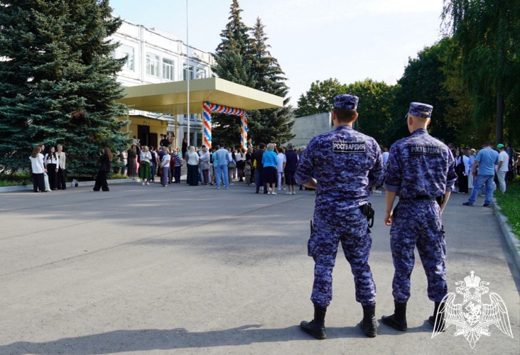 Во Владимирской области росгвардейцы совместно с представителями других силовых ведомств обеспечили общественный порядок и безопасность в День знаний