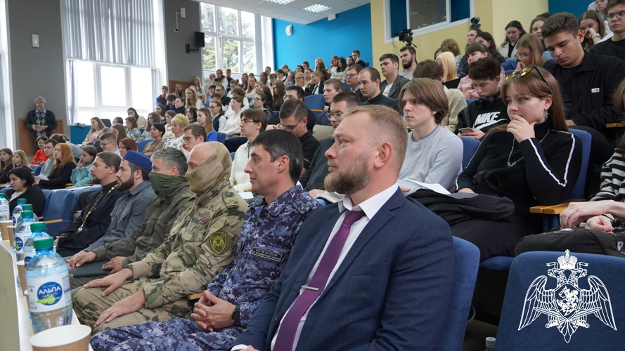 ОФИЦЕРЫ УПРАВЛЕНИЯ РОСГВАРДИИ ПО ВЛАДИМИРСКОЙ ОБЛАСТИ ПРИНЯЛИ УЧАСТИЕ ВО ВСЕРОССИЙСКОМ ТЕЛЕМОСТЕ - КРУГЛОМ СТОЛЕ ВО ВЛАДИМИРСКОМ ГОСУДАРСТВЕННОМ УНИВЕРСИТЕТЕ