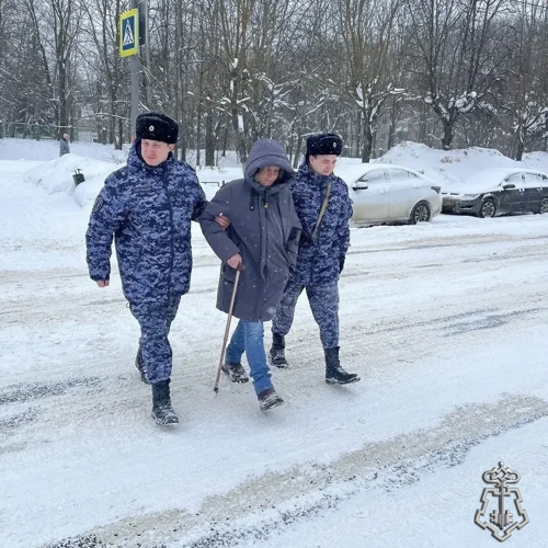 Во Владимире сотрудники Росгвардии помогли гражданам, оказавшимся в затруднительной ситуации из-за непогоды