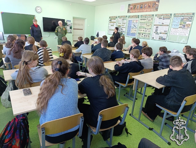 Во Владимирской области сотрудники вневедомственной охраны Росгвардии провели урок мужества для школьников