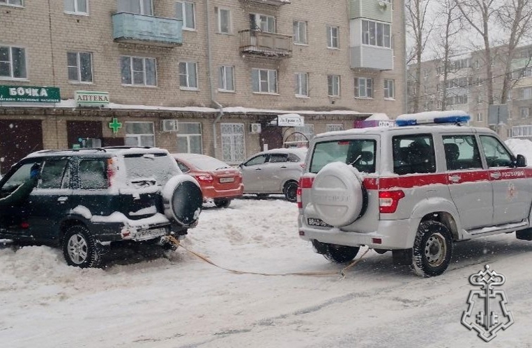 Росгвардейцы оказали помощь застрявшему в снегу автомобилисту во Владимирской области