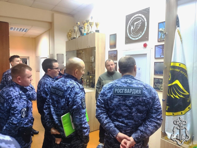 Сотрудники отделения вневедомственной охраны Судогодского района Росгвардии посетили военно-патриотический клуб «Пересвет»