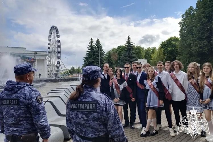 Росгвардейцы обеспечили безопасность во время проведения «Последнего звонка» во Владимирской области