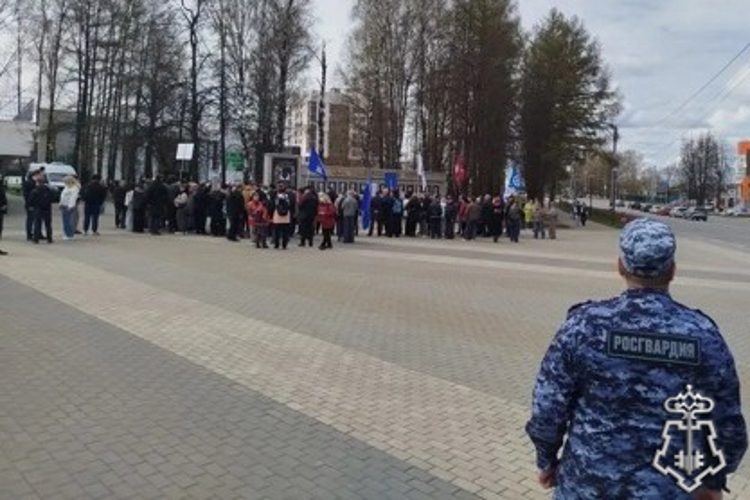 Росгвардейцы обеспечили охрану общественного порядка на праздничном мероприятии.