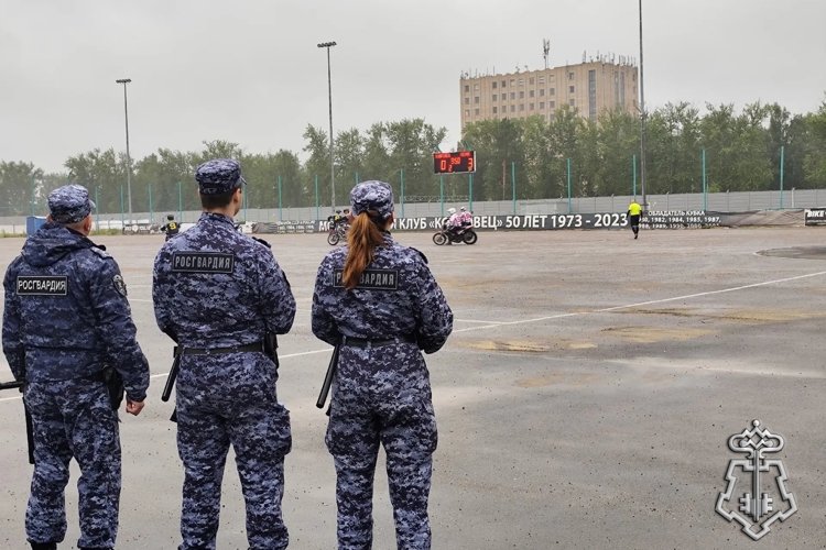 Во Владимирской области Росгвардейцы обеспечили охрану общественного порядка при проведении чемпионата по мотоболу.