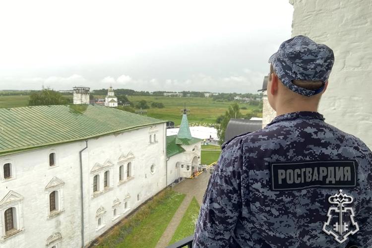 Владимирские росгвардейцы обеспечили охрану общественного порядка на втором летнем фестивале Дениса Мацуева в Суздале