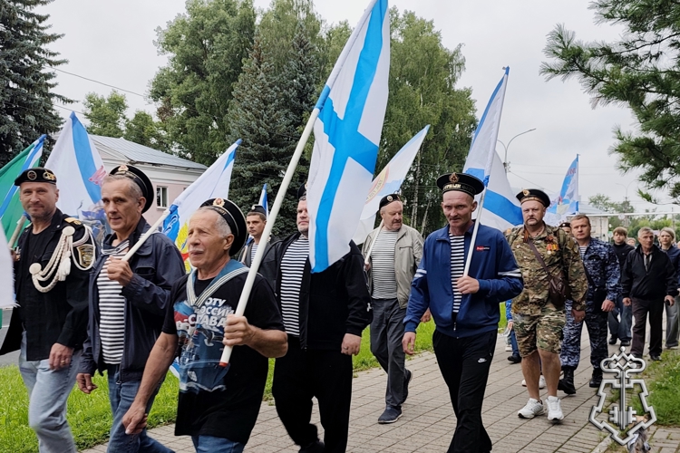 Росгвардейцы обеспечили правопорядок на митинге, посвященном 330-ой годовщине образования Военно-Морского Флота России.