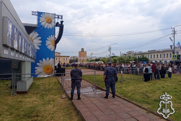 Росгвардейцы приняли участие в праздничных мероприятиях, посвящённых Дню семьи, любви и верности.