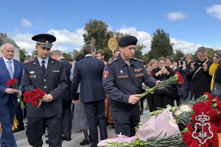 Во Владимире сотрудники Росгвардии приняли участие в торжественном открытии памятника Андрею Боголюбскому