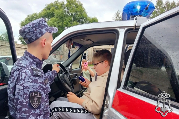 Сотрудники Управления Росгвардии по Владимирской области провели мероприятие «Каникулы с Росгвардией» для детей с ограниченными возможностями