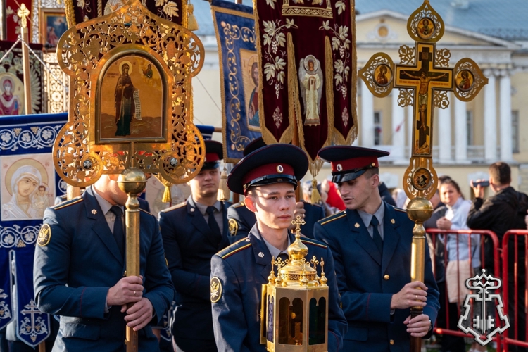 Сотрудники Росгвардии обеспечили общественный порядок во время пребывания десницы святителя Спиридона Тримифунтского во Владимире