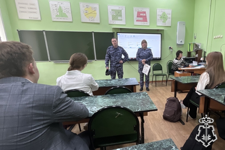 Сотрудники Росгвардии провели урок мужества в Вязниках