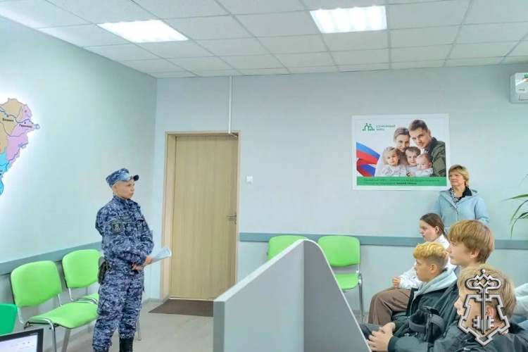 В Судогде сотрудники Управления Росгвардии по Владимирской области провели профориентационную встречу со старшеклассниками