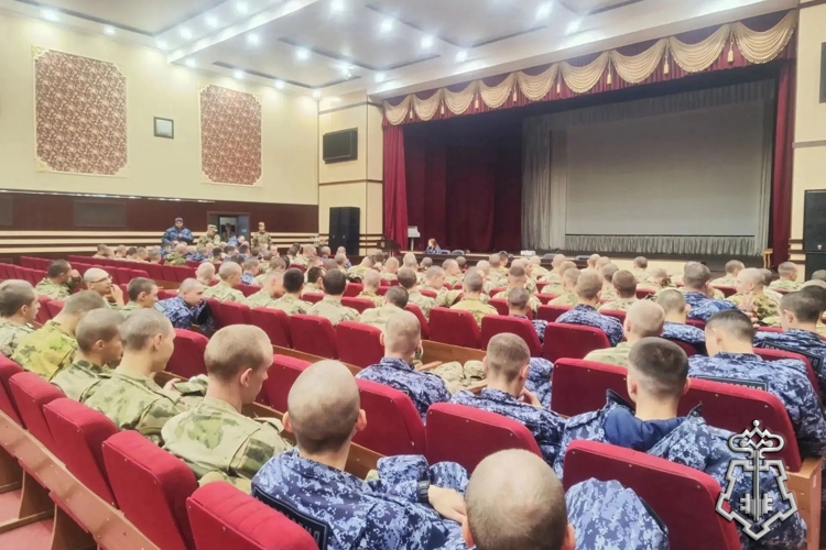 Сотрудники Росгвардии провели агитационное мероприятие для военнослужащих в Софрино